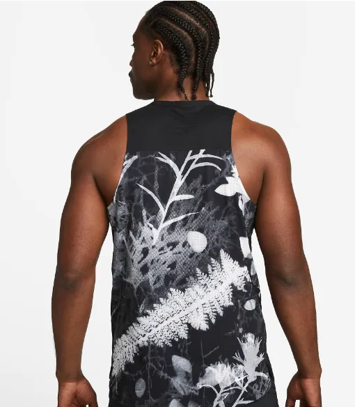 Nike Trail Solar Chase Tank 010-Black/White Nike Trail Solar Chase Tank 010-Black/White